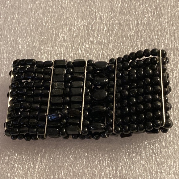 Black Shiny Multilayer Beaded Stretch Bracelet With Silvertone Linear Spacers - Picture 9 of 9